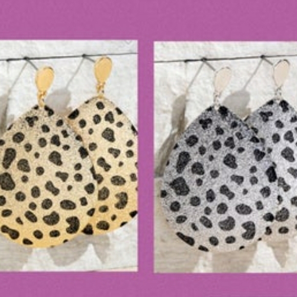 Influence- Cheetah Print Dangle Earrings - Picture 1 of 3